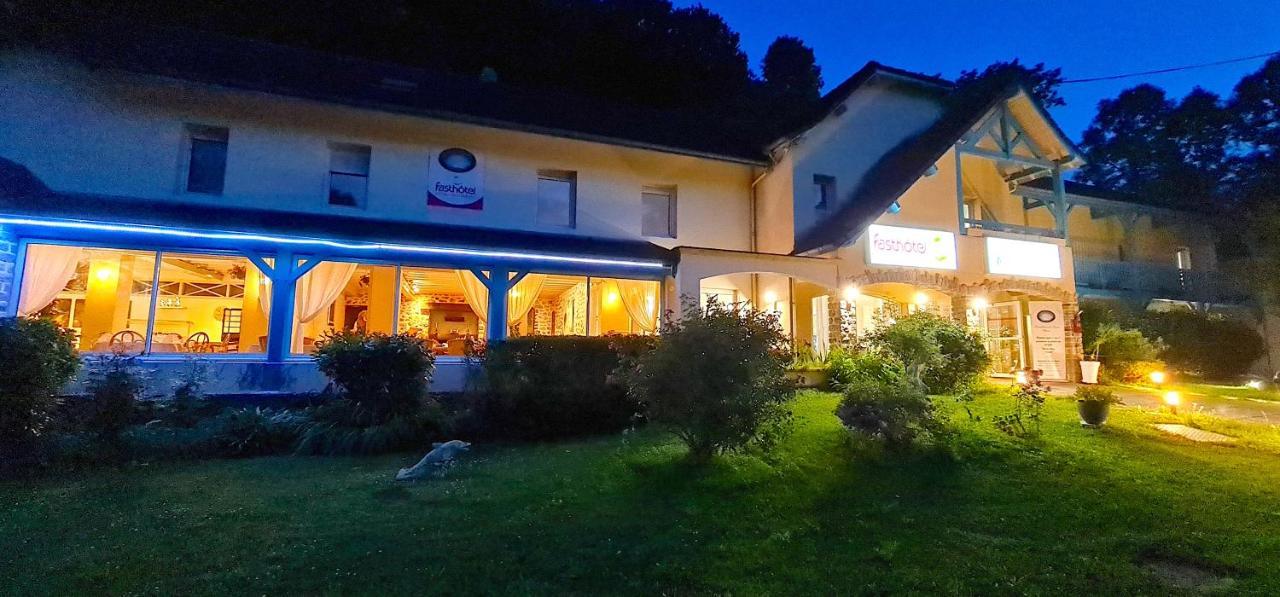 Fasthotel Oloron Hostellerie Du Paon Blanc Lurbe-Saint-Christau Exteriér fotografie